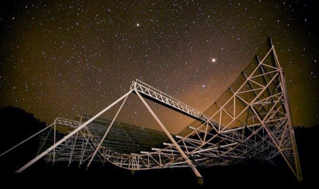 Chime radio telescope