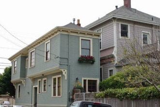 10 Spite Houses Born From Legendary Neighborhood Feuds