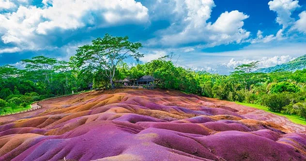 Top 10 Amazing & Mysterious Locations Around the World