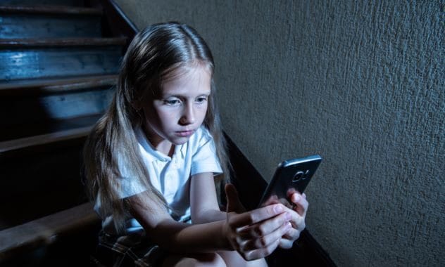 girl with phone