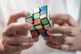 Fastest Puzzle Solvers: Top 10 Mind-Bending Records