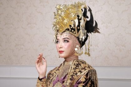 10 Amazing Societies Where Women Rule