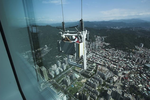 Alcides Moreno window washer