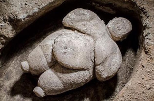 Statuette of a woman unearthed in Turkey