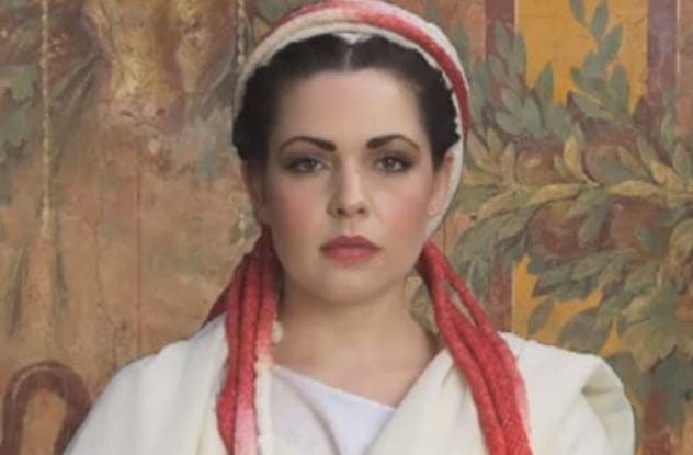 Vestal Virgin Hairdo