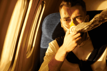 Flying Faux Pas: 10 Things Never to Do on a Plane