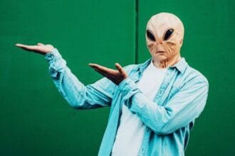 10 Notorious UFOlogists Who Were Outright Fakes