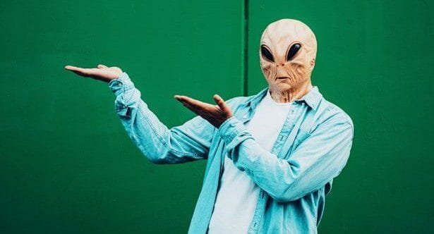 10 Notorious UFOlogists Who Were Outright Fakes