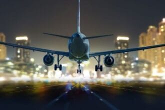 10 Riveting Emergency Plane Landings Caught on Camera