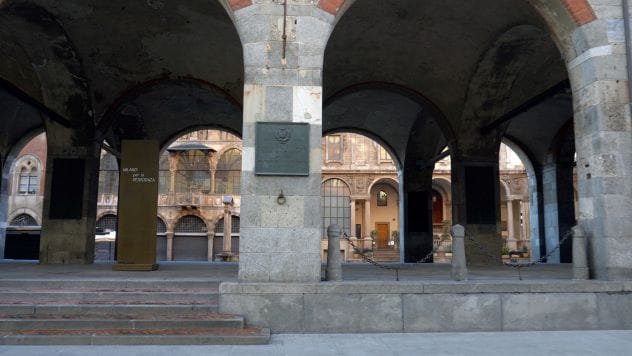 The Whispering Gallery of Loggia dei Mercanti