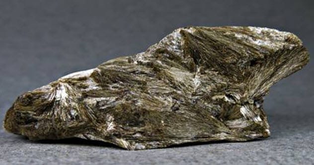 Cummingtonite mineral