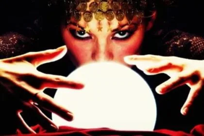 10 Sneaky Tricks Fake Psychics Use to Fool You
