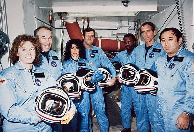 51 L Challenger Crew in White Room - GPN-2000-001867