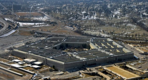 Hippies protesting at the Pentagon