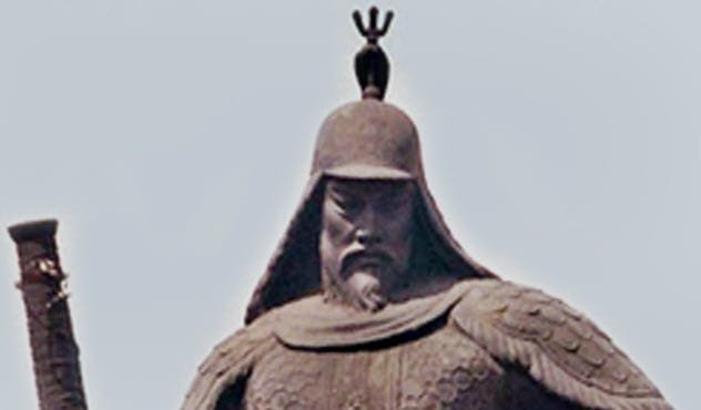 Statue of Admiral Yi Sun-shin, Korean naval commander