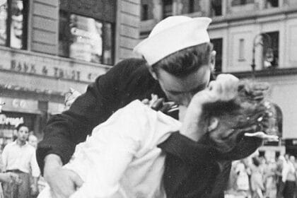 10 Real WWII Love Stories That Defied War & Time