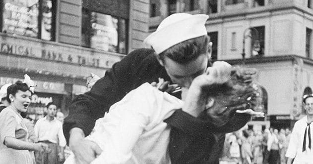 10 Real WWII Love Stories That Defied War & Time