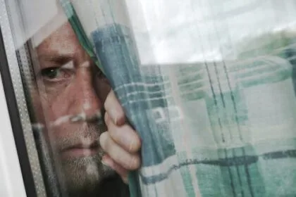 10 Famous People Who Battled Agoraphobia