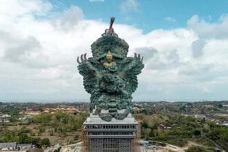 Giants of Art: 10 Tallest Statues & Their Amazing Stories