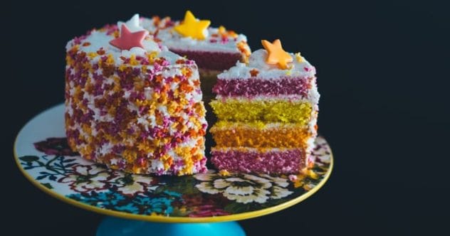 10 Grossly Realistic Cakes: Art You Can't Stomach!