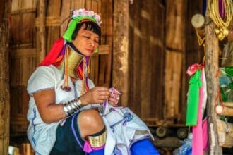 10 Killer Looks: Dangerous Fashion Trends Women Endured