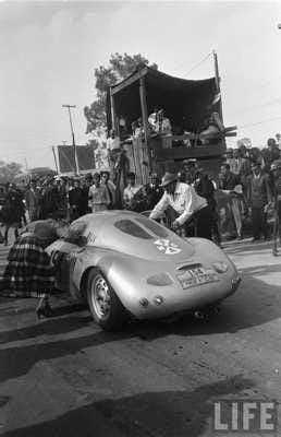 Vintage car competing in the Carrera Panamericana