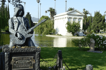 10 Weirdest Celebrity Tombstones & Their Strange Epitaphs