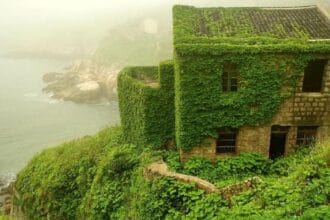 10 Awe-Inspiring Deserted Places Overtaken by Nature