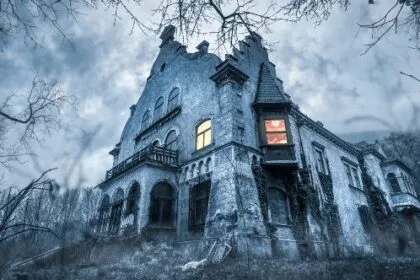 10 Strangest Zillow Homes: Weird, Creepy & Unforgettable
