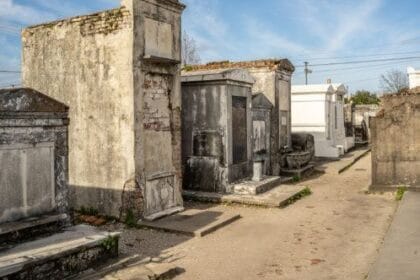NOLA's Unique Tombs: 10 Fascinating Burial Facts Revealed