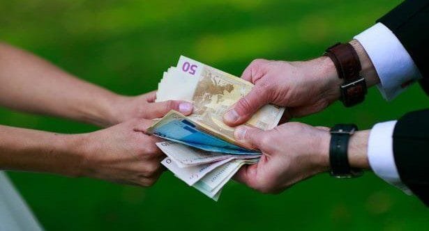 10 Vicious Inheritance Fights: Billionaire Family Feuds