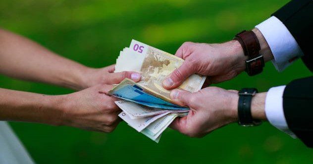 10 Vicious Inheritance Fights: Billionaire Family Feuds