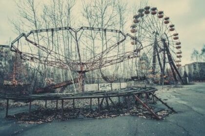 10 Chilling Theme Park Hauntings You Won't Believe