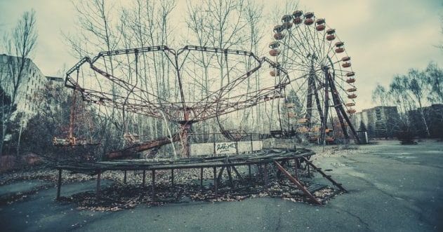 10 Chilling Theme Park Hauntings You Won't Believe