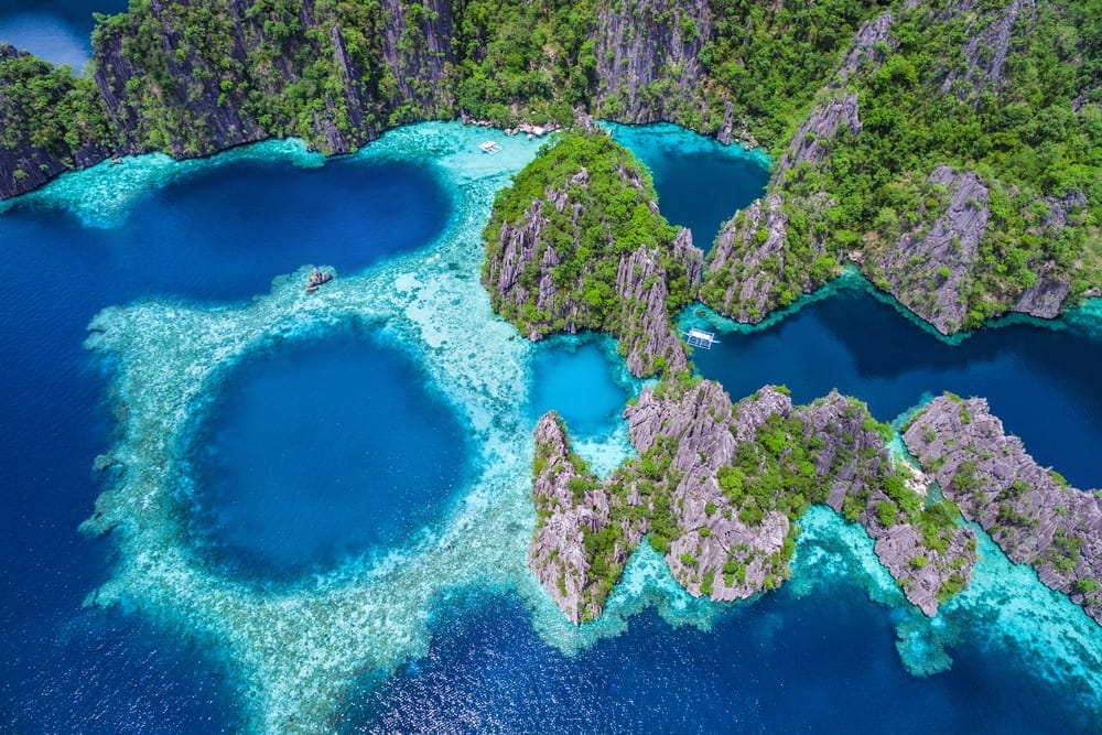 Island hopping in Palawan