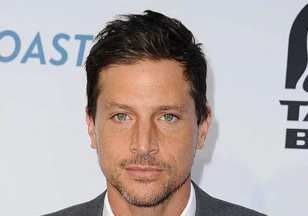 Simon Rex