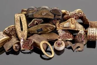 Millionaire Finds: 10 Ordinary People, Amazing Discoveries