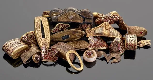 Millionaire Finds: 10 Ordinary People, Amazing Discoveries